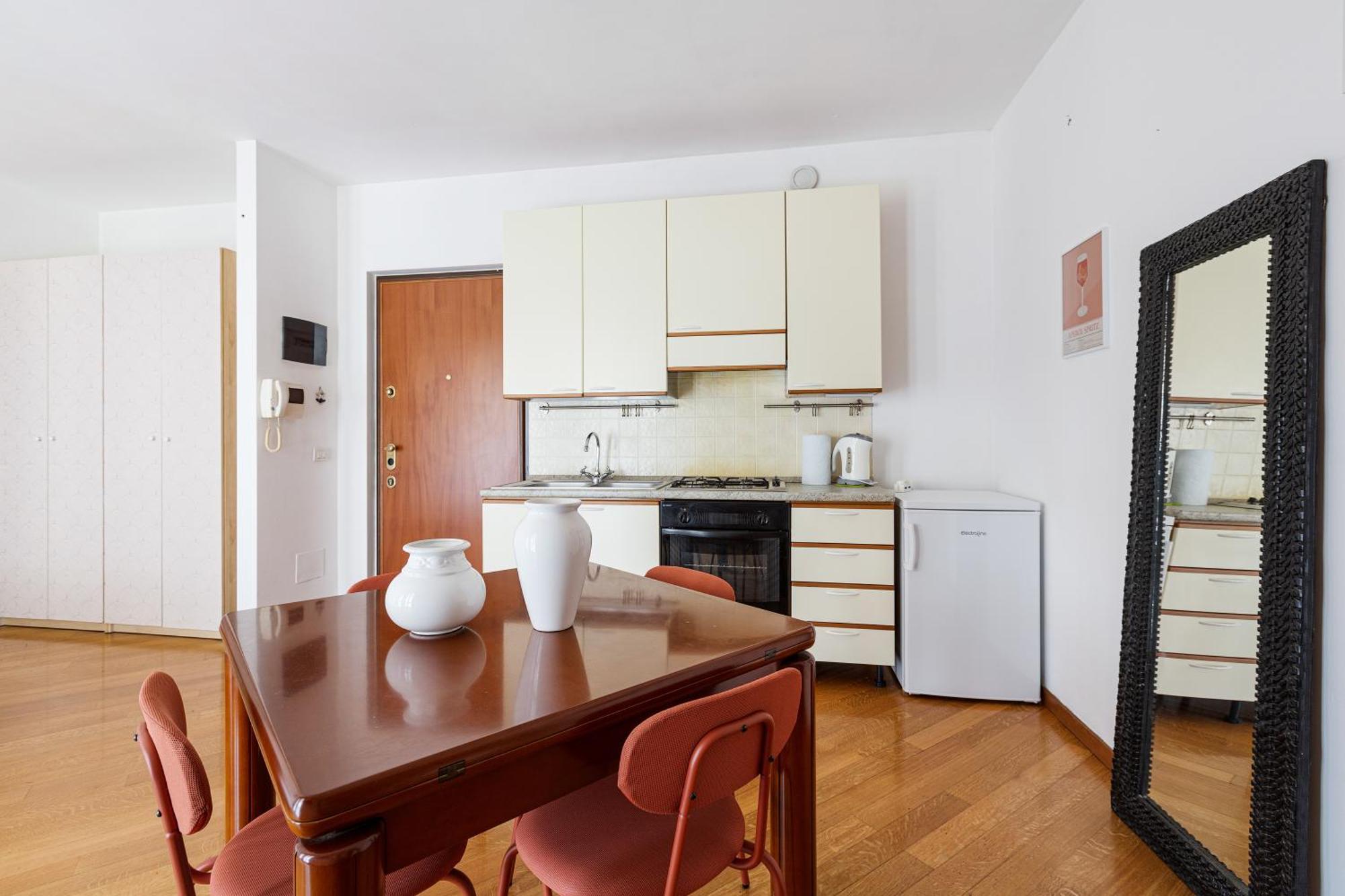 מילאנו Cosy Studio With Balcony & Private Garage מראה חיצוני תמונה