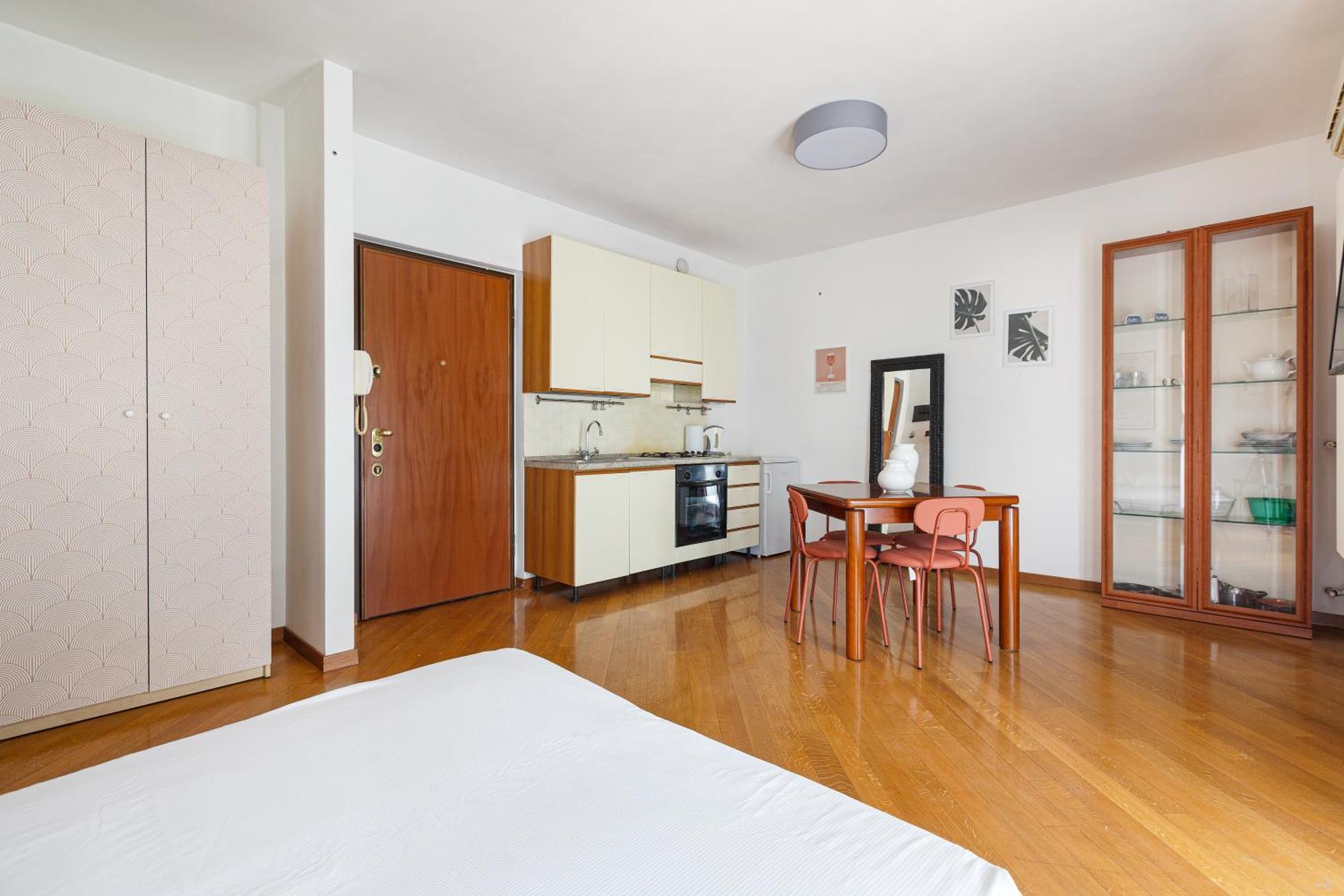 מילאנו Cosy Studio With Balcony & Private Garage מראה חיצוני תמונה